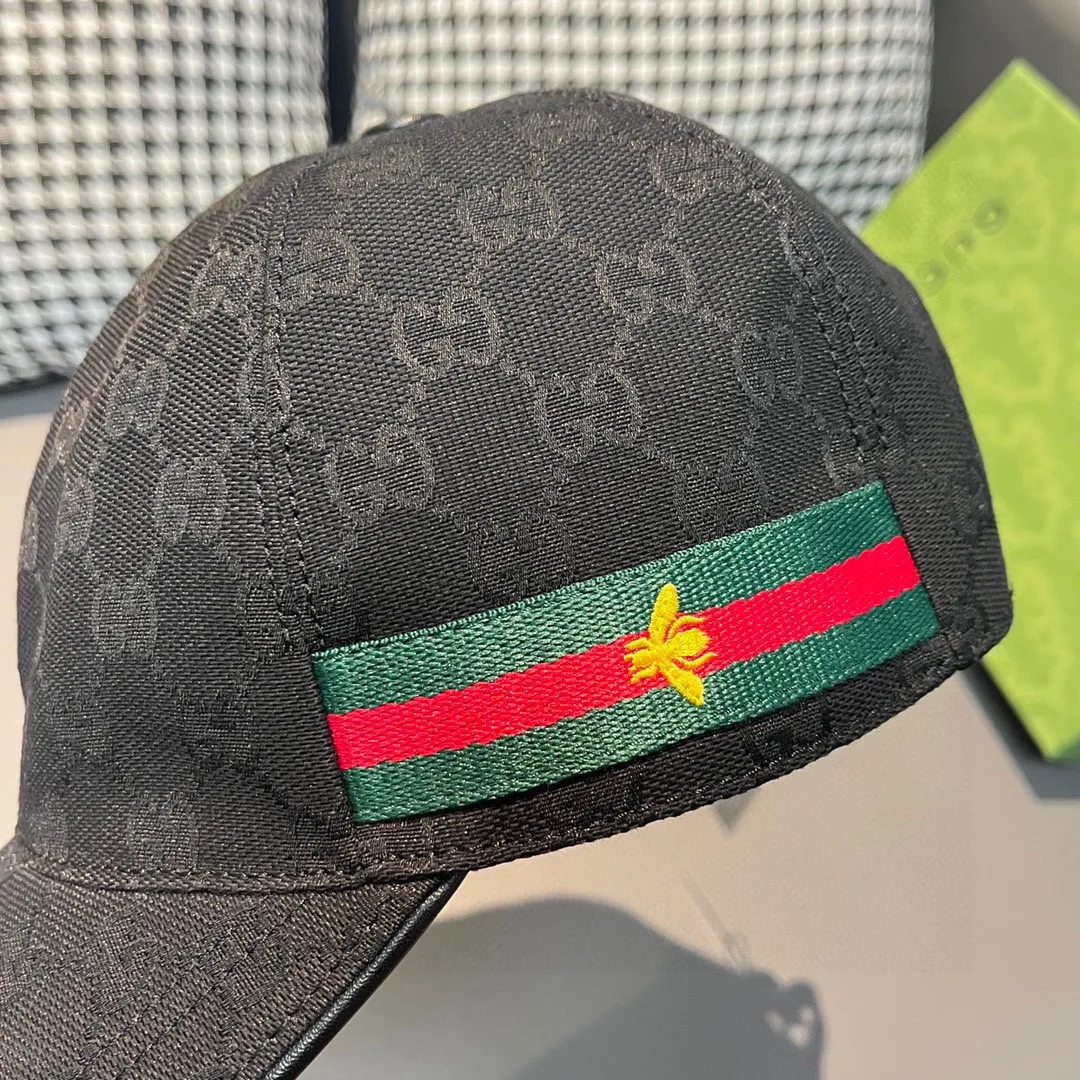 🉐900,000-year-old classic model shipped!    , Gucci (Gucci) classic original baseball cap😍😍Little Bee, 1:1 mold opening and customization at the counter, the highest version, original canvas fabric + first layer of cowhide, pure cotton lining, light and breathable! Photographed in real life, suitable for men and women in all seasons, basic head circumference 56cm, adjustable patches.