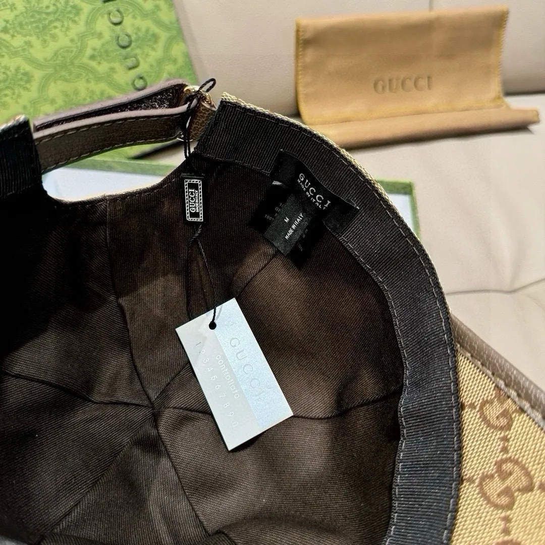 P90., Gucci (Gucci) new original baseball cap, metal double G, the latest model at the counter, 1:1 mold customization, genuine mold hardware, original canvas fabric + first-layer cowhide, original quality! The quality is great, the basic head circumference is 56cm, and the patch is adjustable.