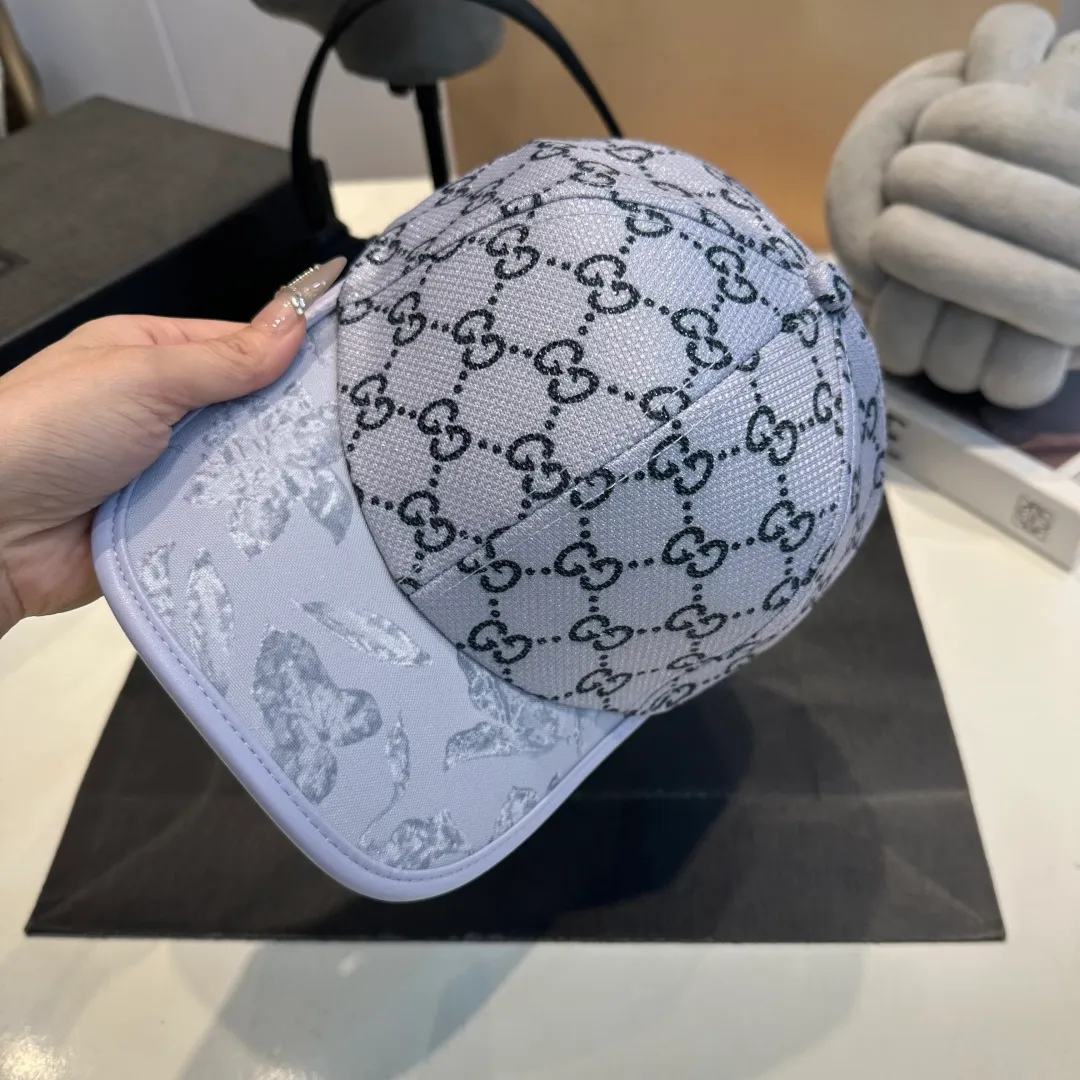 P56 Gucci Baseball Cap♥️GUCCI🧢New product from the official website, baseball cap, original quality, hot arrival 🔥🎩 The craftsmanship is very exquisite, high-end and classy! Low-key luxury, easy to carry! Running volume!