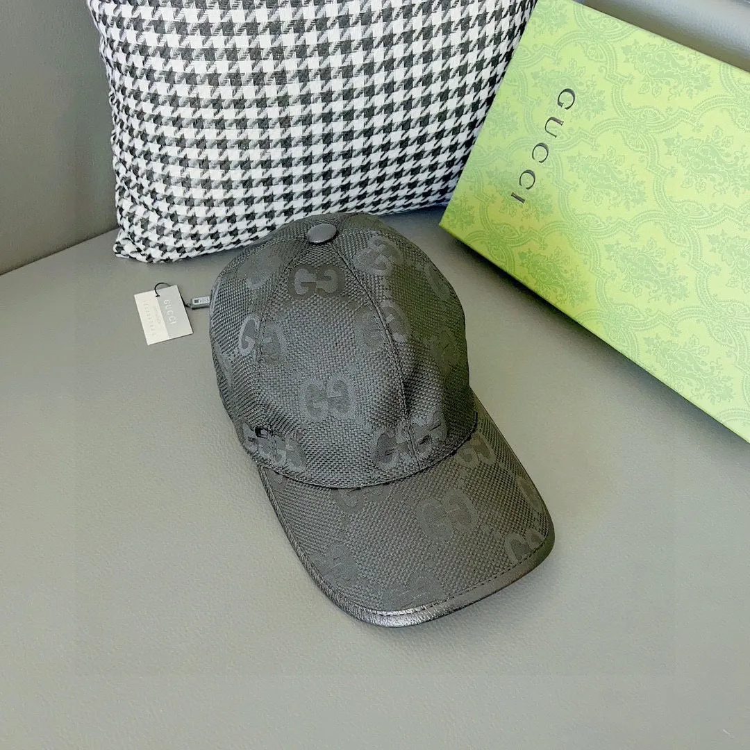 Batch 90, Gucci's new original baseball cap, large double G, 1:1 mold customization at the counter, perfect pattern, original canvas fabric + first-layer cowhide, light and breathable! The basic head circumference is 56cm, and the patch is adjustable.