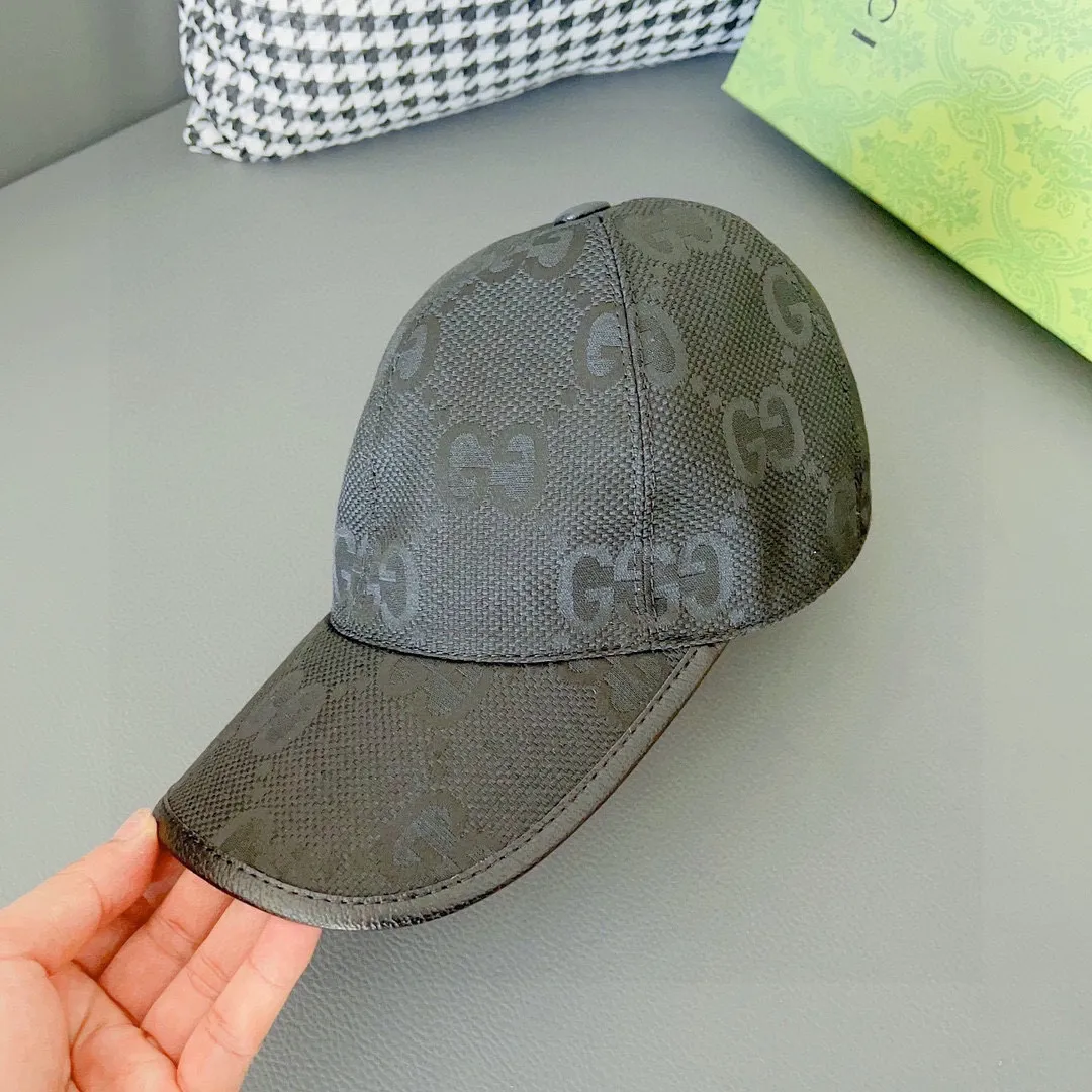 Batch 90, Gucci's new original baseball cap, large double G, 1:1 mold customization at the counter, perfect pattern, original canvas fabric + first-layer cowhide, light and breathable! The basic head circumference is 56cm, and the patch is adjustable.