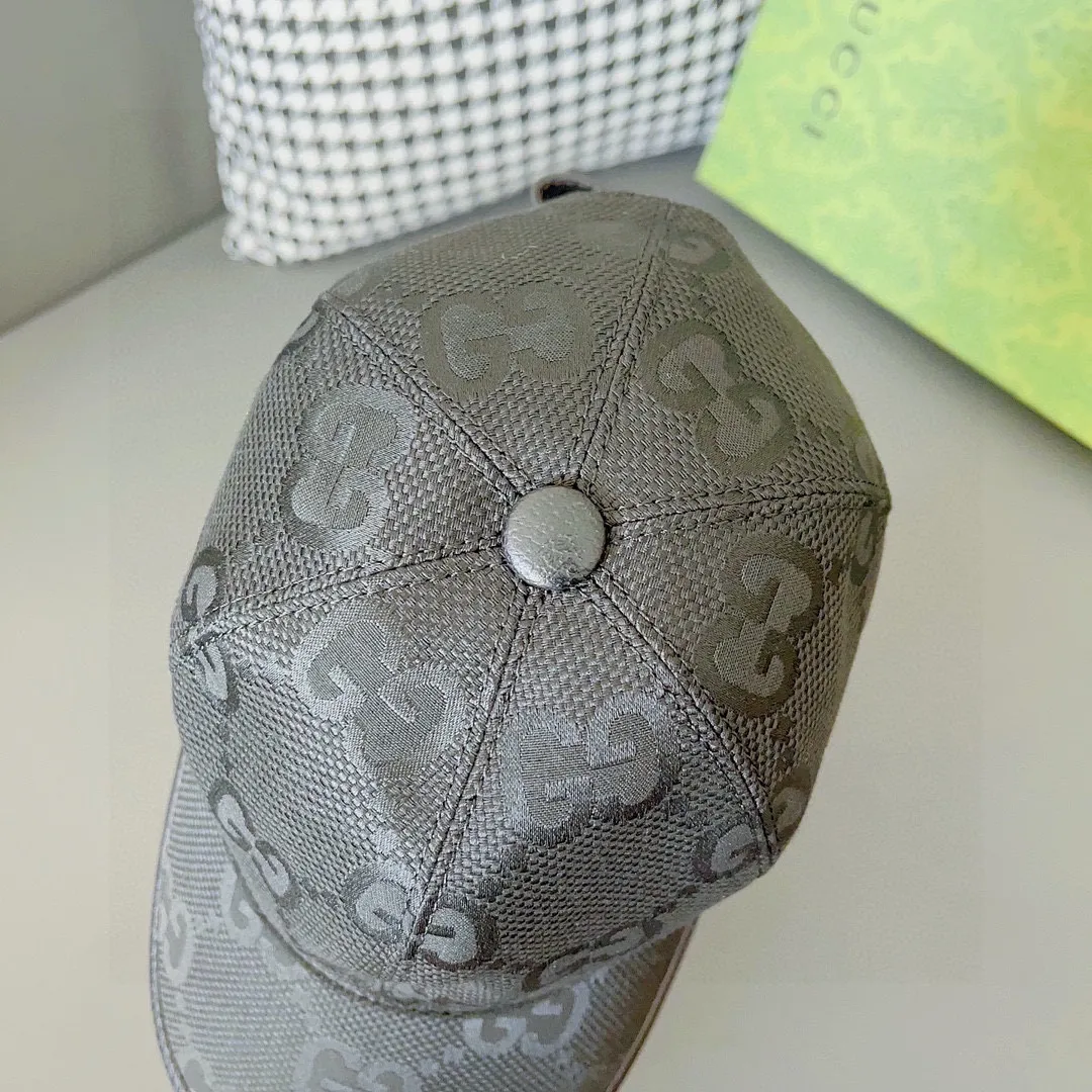 Batch 90, Gucci's new original baseball cap, large double G, 1:1 mold customization at the counter, perfect pattern, original canvas fabric + first-layer cowhide, light and breathable! The basic head circumference is 56cm, and the patch is adjustable.