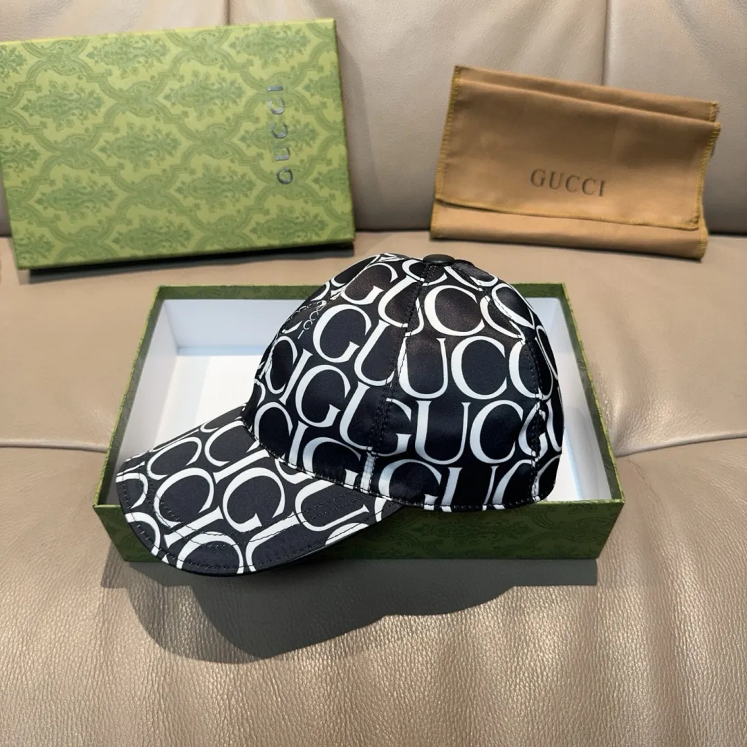 p90, Gucci (Gucci) new original baseball cap, GUCCI silk screen printing, 1:1 mold opening and customization at the counter, original canvas fabric + first layer of cowhide, pure cotton lining, light and breathable! The quality is great, the basic head circumference is 56cm, and the patch is adjustable.