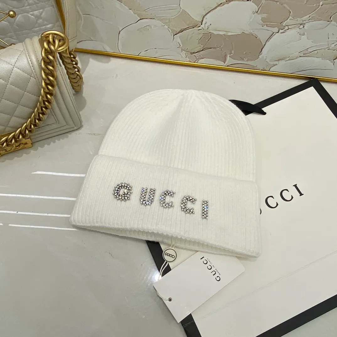 Cabbage price Gucci Gucci rhinestone logo cashmere knitted hat