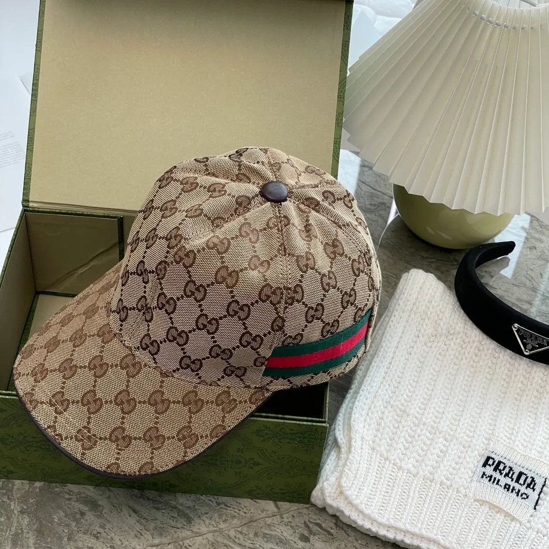 Special batch of 90 Gucci (Gucci) classic original baseball caps😍😍Customized with 1:1 mold opening at the counter, the highest version, original canvas fabric + first layer of cowhide, pure cotton lining, light and breathable! Photographed in real life, suitable for men and women in all seasons, basic head circumference 56cm, adjustable patches.