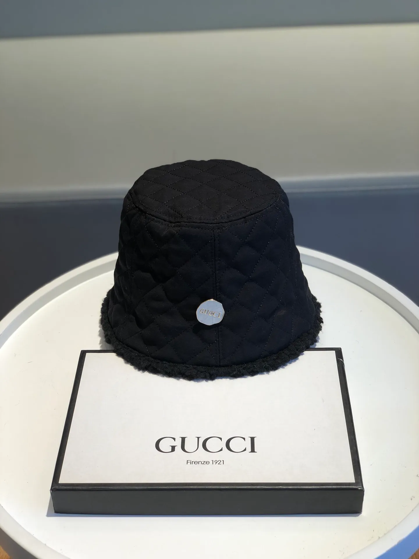 Special batch 🉐160💰 GUCCI’s new cotton-wool one-piece lambswool thickened fisherman’s hat, lambswool texture is super good, handmade leather label, minimalist and versatile series