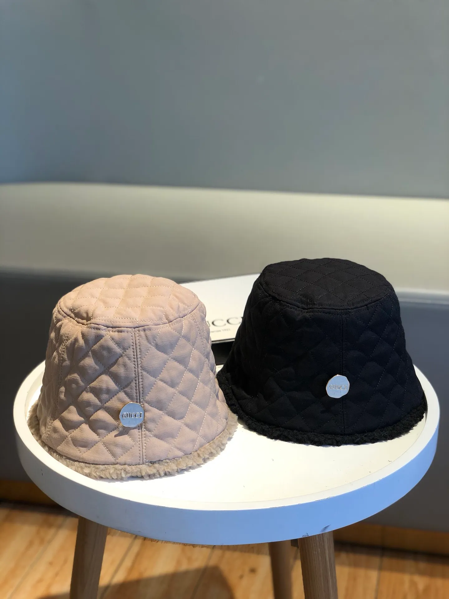 Special batch 🉐160💰 GUCCI’s new cotton-wool one-piece lambswool thickened fisherman’s hat, lambswool texture is super good, handmade leather label, minimalist and versatile series