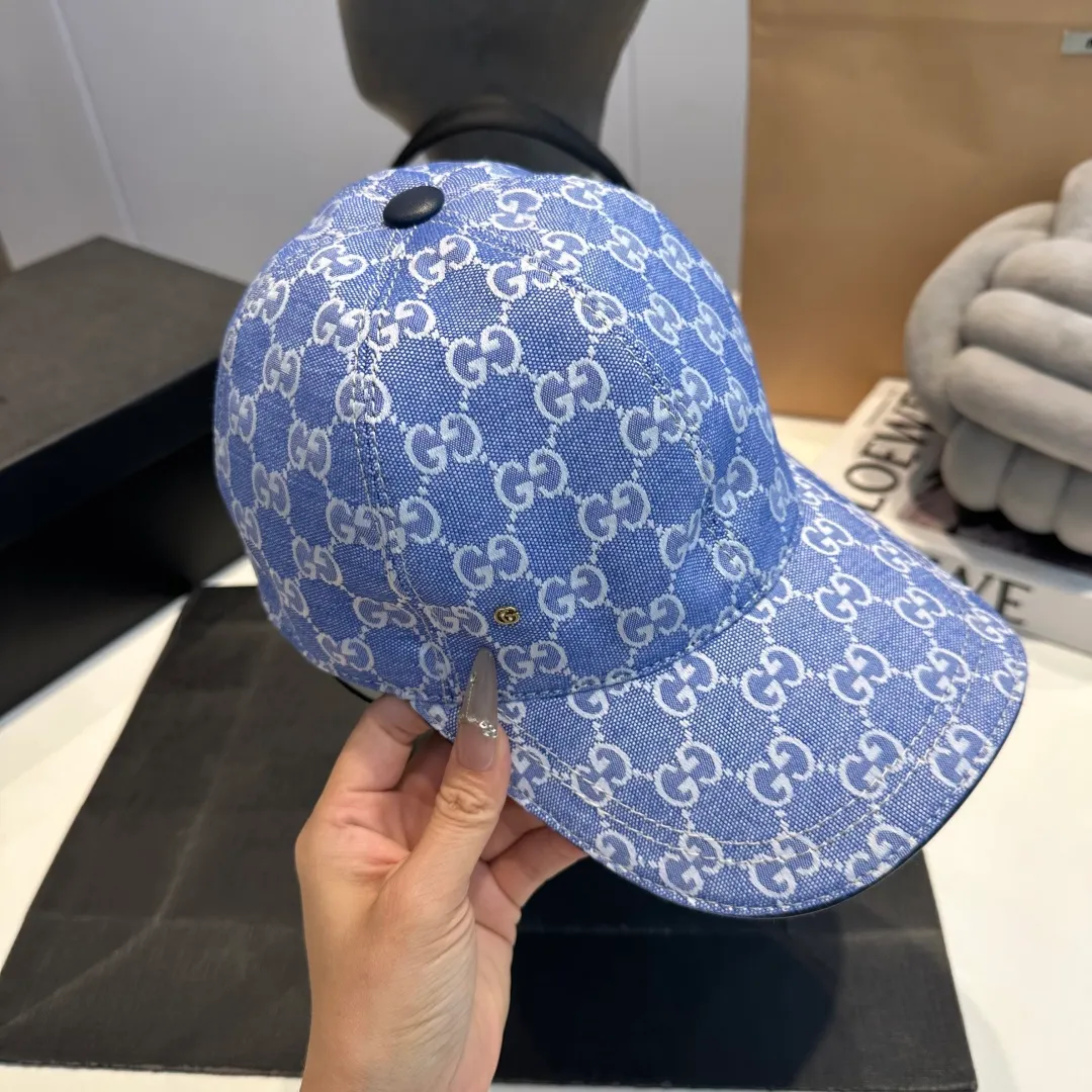 P90 Gucci (Gucci) new original baseball cap, metal small double G, the latest model at the counter, 1:1 mold opening and customization, genuine mold opening hardware, original canvas fabric + first layer of cowhide, original quality! The quality is great, the basic head circumference is 56cm, and the patch is adjustable.