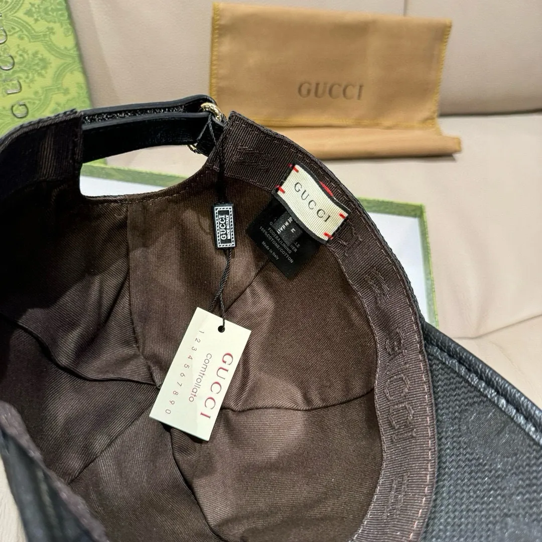 P90., Gucci (Gucci) new original baseball cap, Gucci hot stamping, the latest model at the counter, 1:1 custom mold opening, genuine mold opening, original canvas fabric + first layer of cowhide, original quality! The quality is great, the basic head circumference is 56cm, and the patch is adjustable.