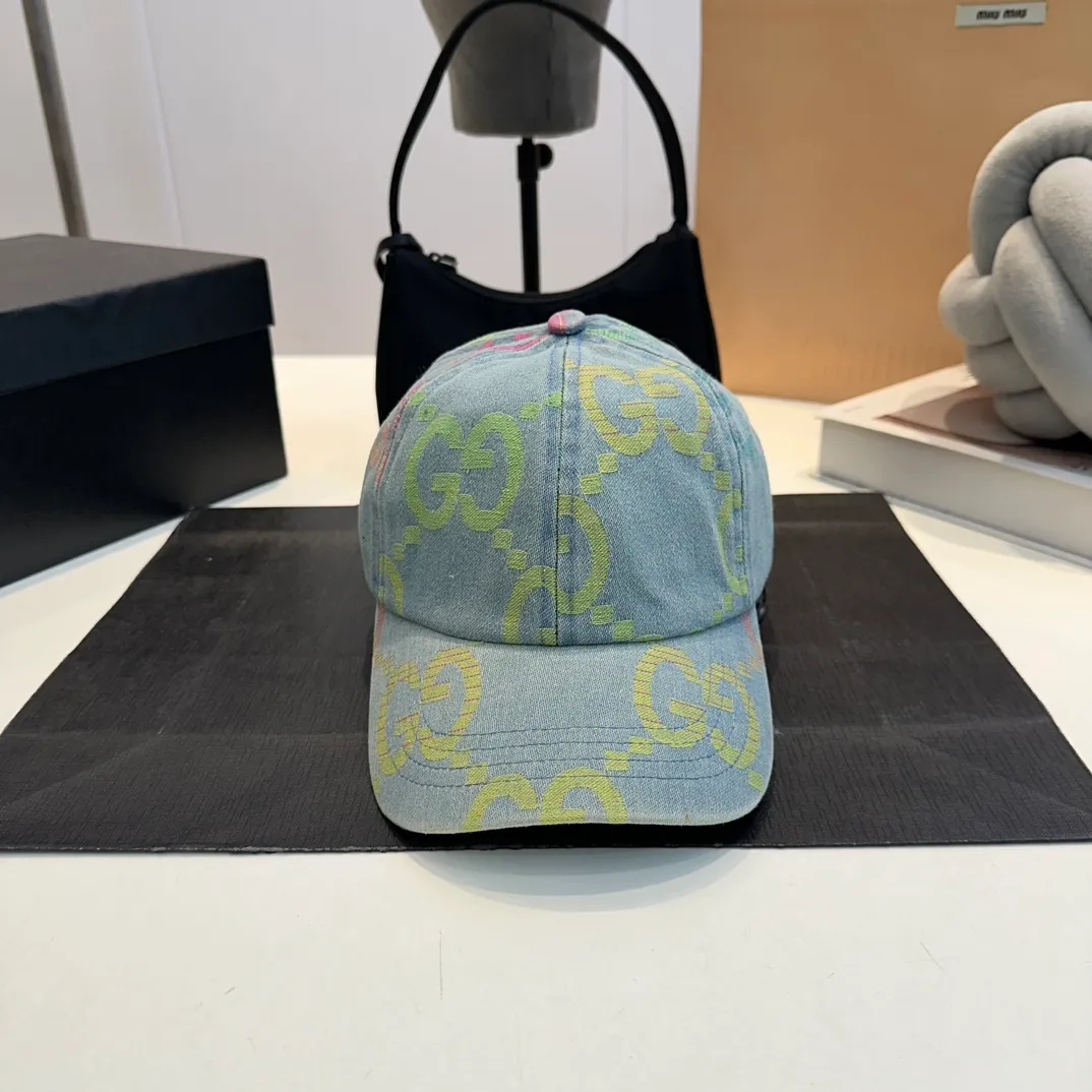 P56 Gucci Baseball Cap♥️GUCCI🧢New product from the official website, baseball cap, original quality, hot arrival 🔥🎩 The craftsmanship is very exquisite, high-end and classy! Low-key luxury, easy to carry! Running volume!