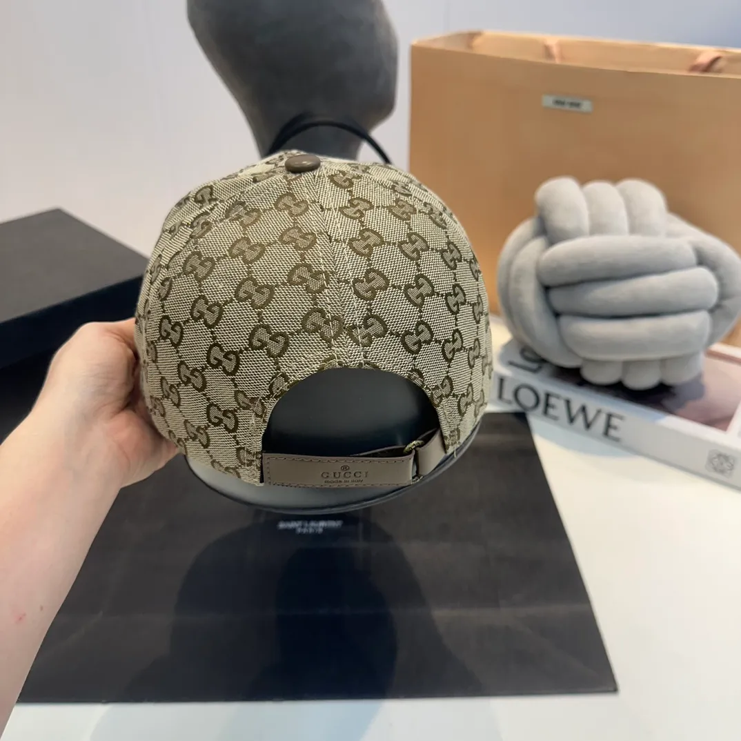 P60 GUCCI Gucci Baseball Cap👒Official website new product Gucci🧢original quality is very popular. The craftsmanship is very exquisite, high-end and classy! Low-key luxury, easy to carry! Running volume