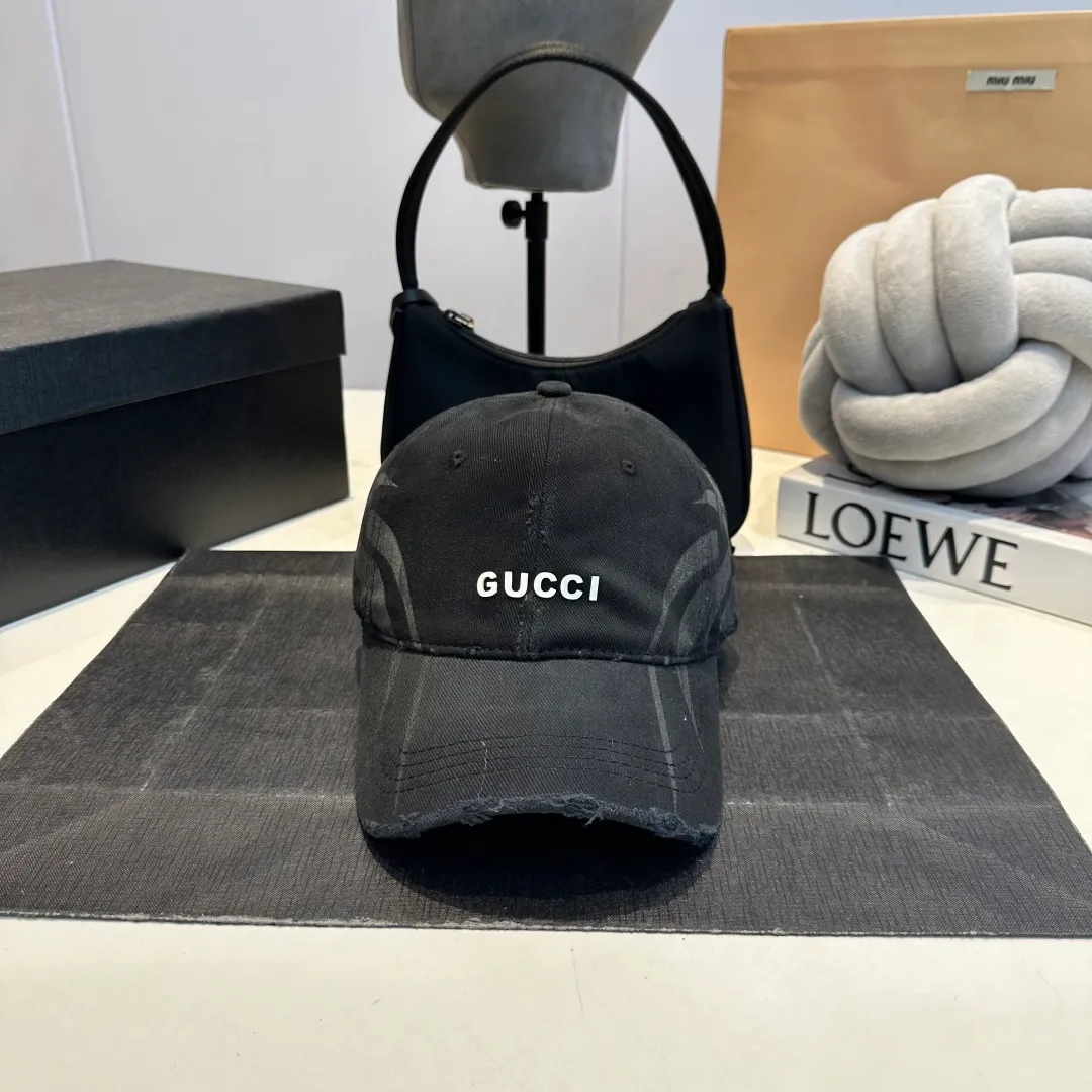 P60 GUCCI ripped baseball cap, the original quality is very popular, the craftsmanship is very exquisite, the atmosphere is high-end and classy! Low-key luxury, easy to carry! Running volume!
