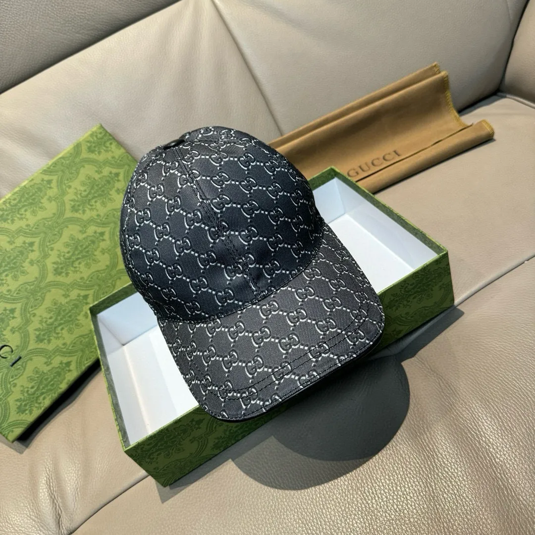 p90, Gucci (Gucci) new original baseball cap, silk screen logo, 1:1 mold opening and customization at the counter, original canvas fabric + first layer of cowhide, pure cotton lining, light and breathable! The quality is great, the basic head circumference is 56cm, and the patch is adjustable.