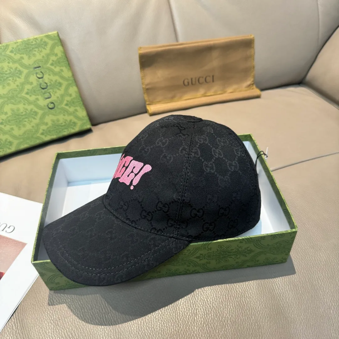 P90, Gucci's new original baseball cap, artistic word embroidery, 1:1 mold customization, heavy embroidery, details comparable to those at counters, original canvas fabric + first-layer cowhide, pure cotton lining, great quality! The first choice for handsome men and beautiful women, fashionable and versatile. Basic head circumference 56, adjustable patch
