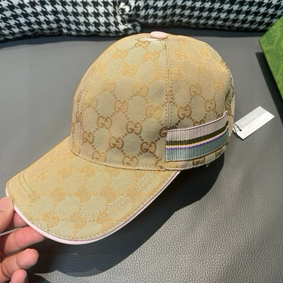 Batch of 900,000-year-old classic models in new colors shipped!   , Gucci (Gucci) classic original baseball cap 😍😍 1:1 mold opening and customization at the counter, the highest version, original canvas fabric + first layer of cowhide, light and breathable! Photographed in real life, suitable for men and women in all seasons, basic head circumference 56cm, adjustable patches.