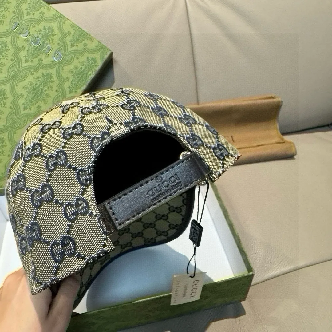 P90, Gucci's new original baseball cap, 1:1 mold customization, heavy embroidery, details comparable to those at counters, original canvas fabric + first-layer cowhide, great quality! The first choice for handsome men and beautiful women, fashionable and versatile. The basic head circumference is 56cm, and the patch is adjustable.