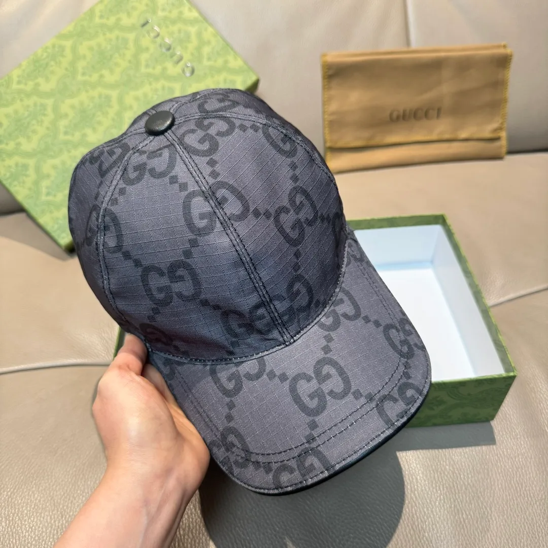 p90 New model shipped from official website. Gucci's latest original baseball cap, large double G, 1:1 mold customization at the counter, perfect alignment, original canvas fabric + first-layer cowhide, light and breathable! The basic head circumference is 56cm, and the patch is adjustable.