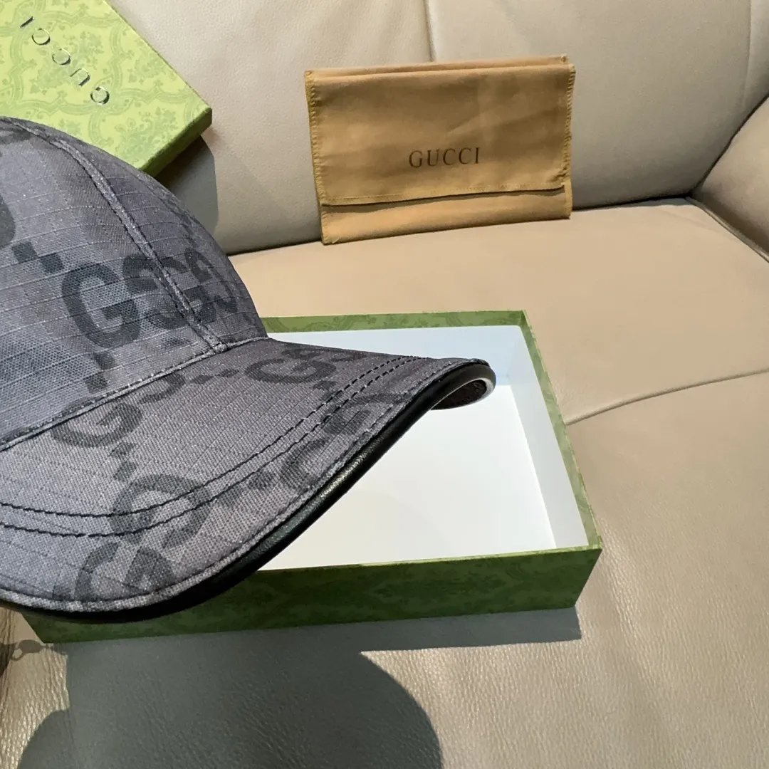 p90 New model shipped from official website. Gucci's latest original baseball cap, large double G, 1:1 mold customization at the counter, perfect alignment, original canvas fabric + first-layer cowhide, light and breathable! The basic head circumference is 56cm, and the patch is adjustable.
