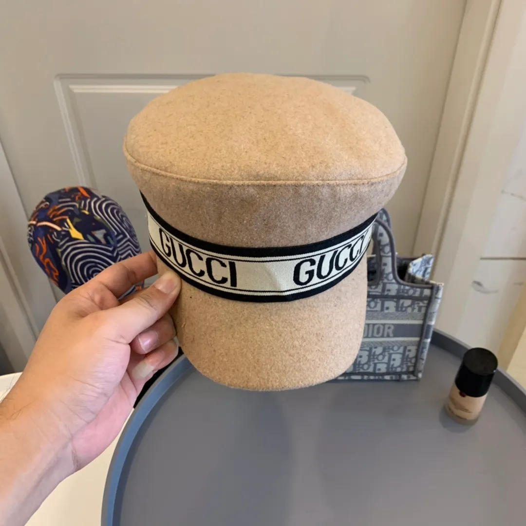P70 Gucci wool wool military hat, simple and luxurious style, LOGO webbing, versatile style, a must-have item for warmth and concave shape! Many Internet celebrity network anchors must join! Material: 100% wool Head circumference: 57cm
