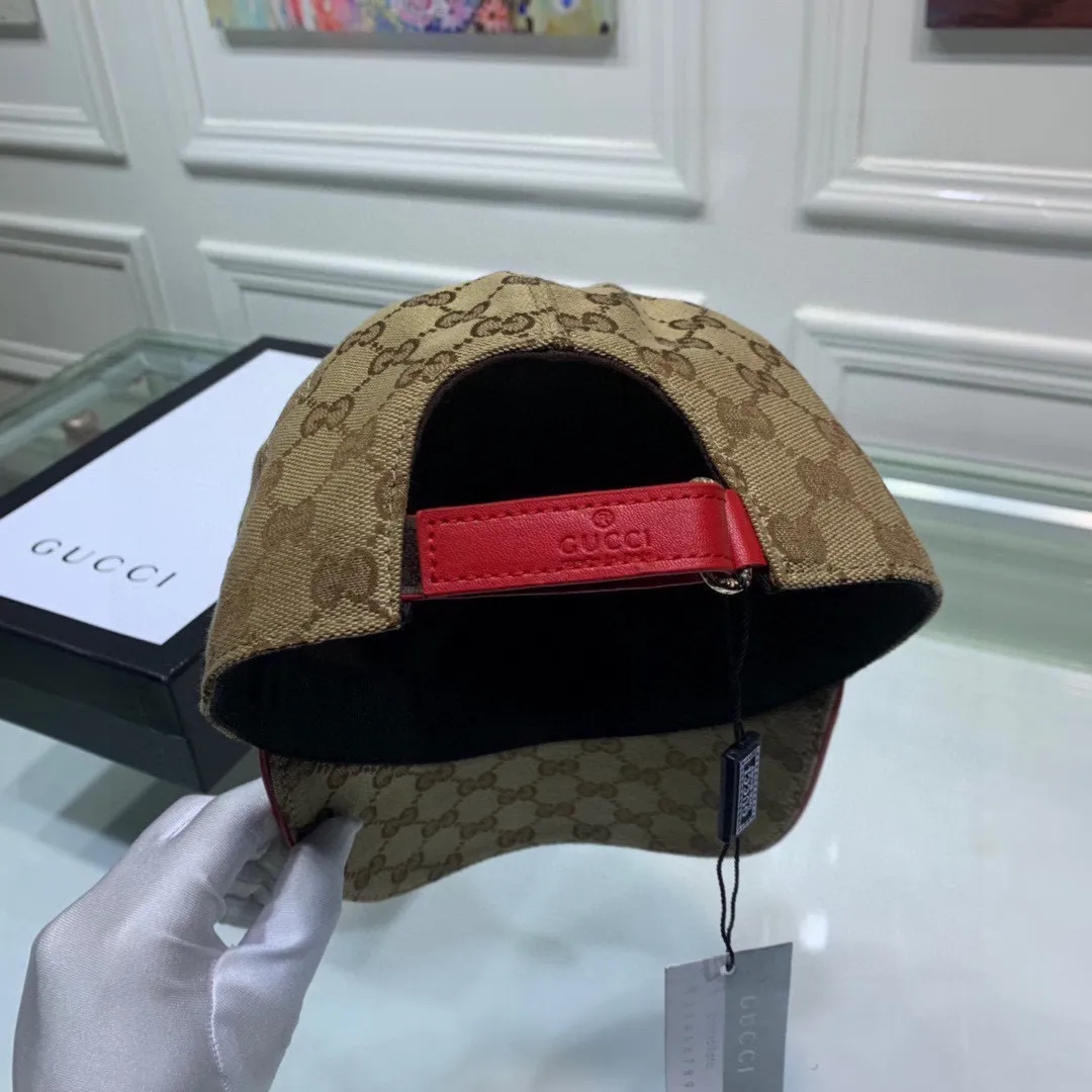 🉐100 Gucci (Gucci) new original baseball cap, three-color webbing, 1:1 mold customization, original canvas + first-layer cowhide, red leather edge, handsome and fashionable, popular for purchasing, versatile style for men and women, great quality! The basic head circumference is 56cm, and the patch is adjustable.