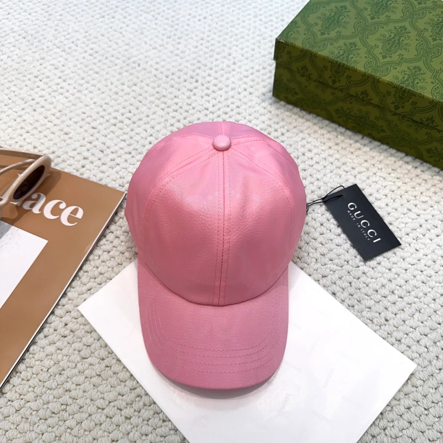 P66 original quality GUCCI Gucci baseball cap🧢Official website new product Gucci baseball cap🧢hot coming. The craftsmanship is very exquisite, high-end and classy! Low-key luxury, easy to carry! Running volume!