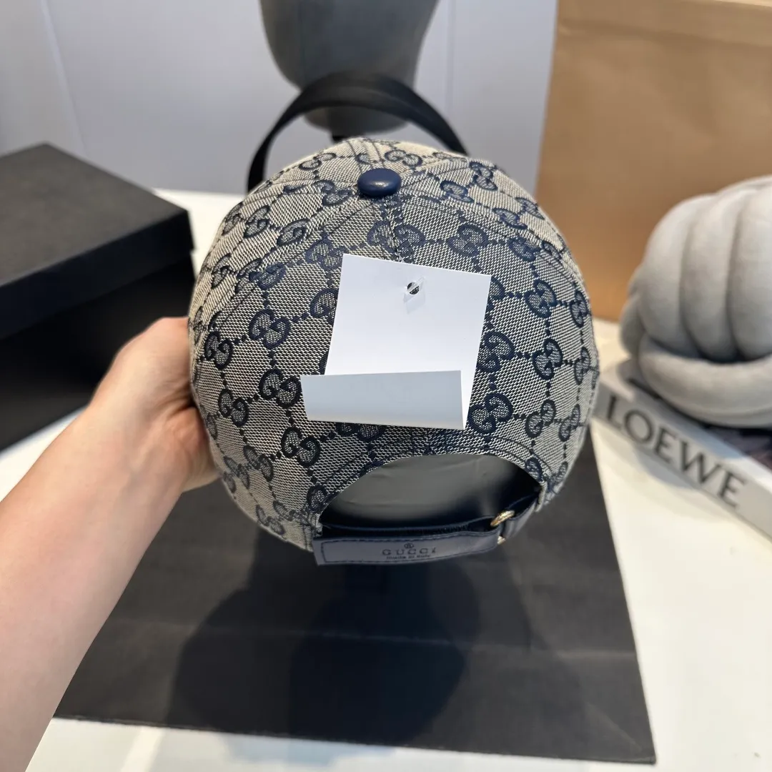 P56 Gucci Baseball Cap♥️GUCCI🧢New product from the official website, baseball cap, original quality, hot arrival 🔥🎩 The craftsmanship is very exquisite, high-end and classy! Low-key luxury, easy to carry! Running volume!