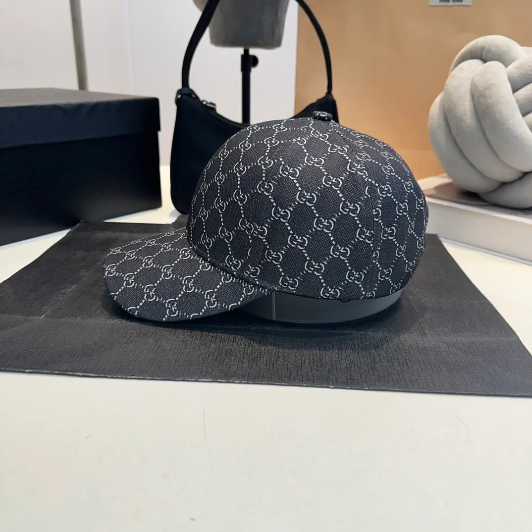 P54 Gucci (Gucci) classic original baseball cap, the highest version, light and breathable! Photographed in real life, suitable for men and women in all seasons, basic head circumference 58cm, adjustable patches. hat