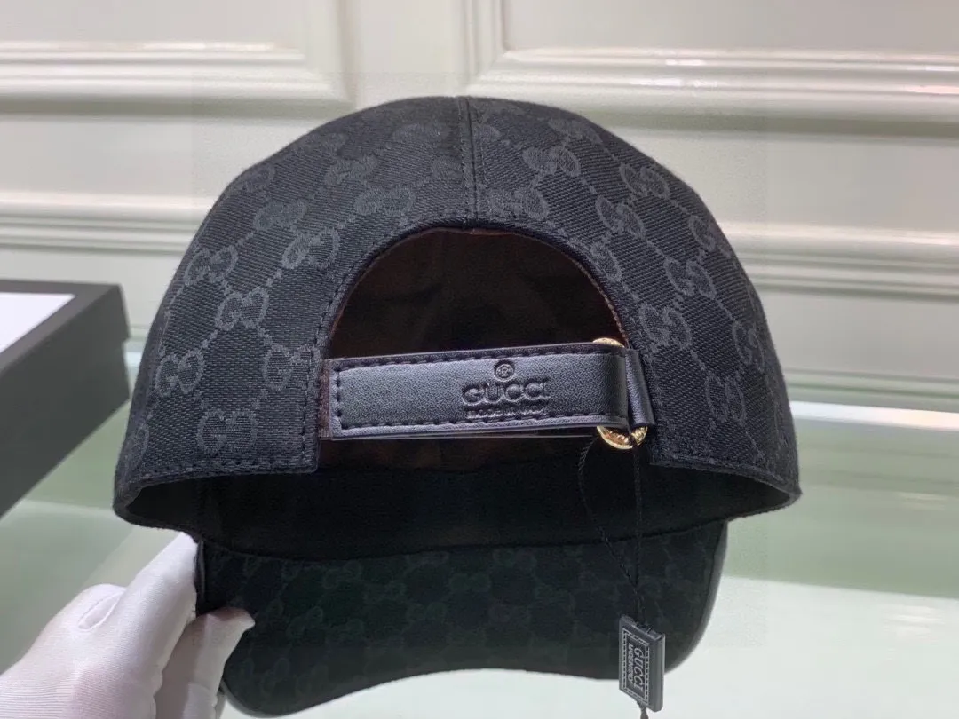 🉐️90, Gucci (Gucci) new original baseball cap, artistic word embroidery, 1:1 mold customization, heavy embroidery, details comparable to counters, original canvas + first-layer cowhide, pure cotton lining, great quality! The first choice for handsome men and beautiful women, fashionable and versatile. Basic head circumference 56, adjustable patch