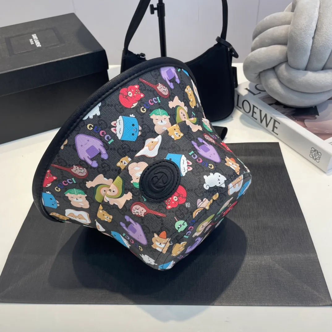 P60 Gucci Baseball Cap♥️GUCCI🧢New product from the official website, original quality and hot arrival 🔥🎩 The craftsmanship is very exquisite, high-end and classy! Low-key luxury, easy to carry! Running volume