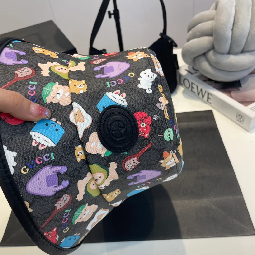 P60 Gucci Baseball Cap♥️GUCCI🧢New product from the official website, original quality and hot arrival 🔥🎩 The craftsmanship is very exquisite, high-end and classy! Low-key luxury, easy to carry! Running volume