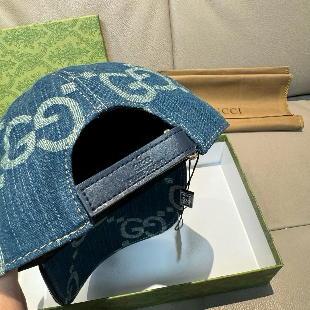 p90., Gucci Gucci’s new original baseball cap, large double G, 1:1 mold opening and customization at the counter, perfect matching pattern, original canvas fabric + first-layer cowhide, light and breathable! The basic head circumference is 56cm, and the patch is adjustable.