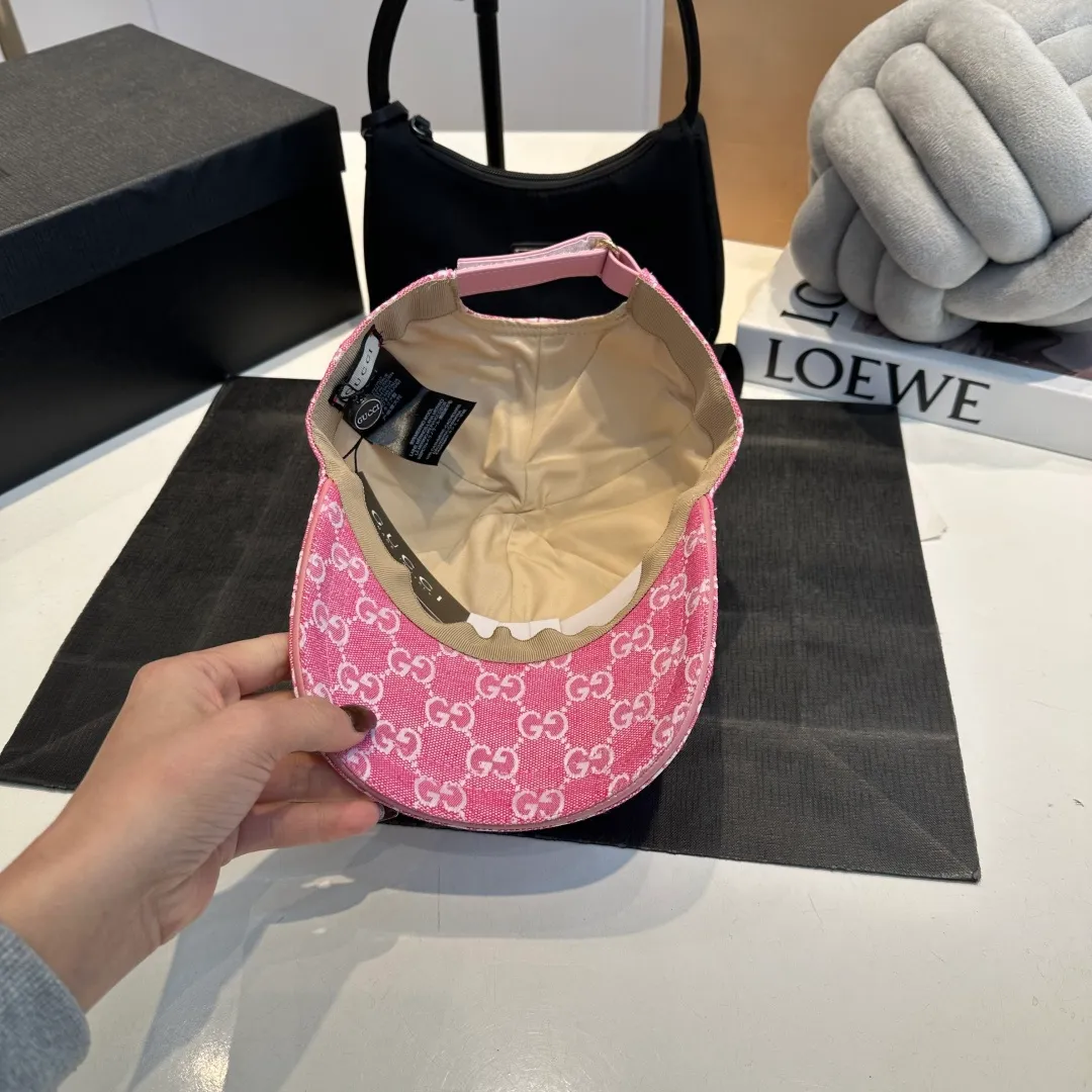 P60 Gucci Baseball Cap♥️GUCCI🧢New product from the official website, baseball cap, original quality, very popular 🔥🎩 The craftsmanship is very exquisite, high-end and classy! Low-key luxury, easy to carry! Running volume!
