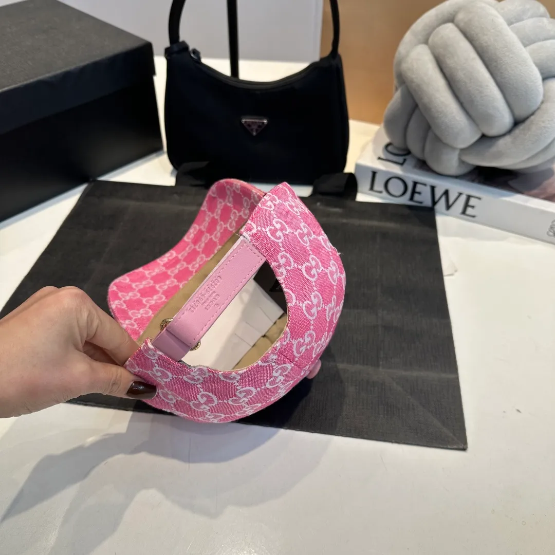 P60 Gucci Baseball Cap♥️GUCCI🧢New product from the official website, baseball cap, original quality, very popular 🔥🎩 The craftsmanship is very exquisite, high-end and classy! Low-key luxury, easy to carry! Running volume!