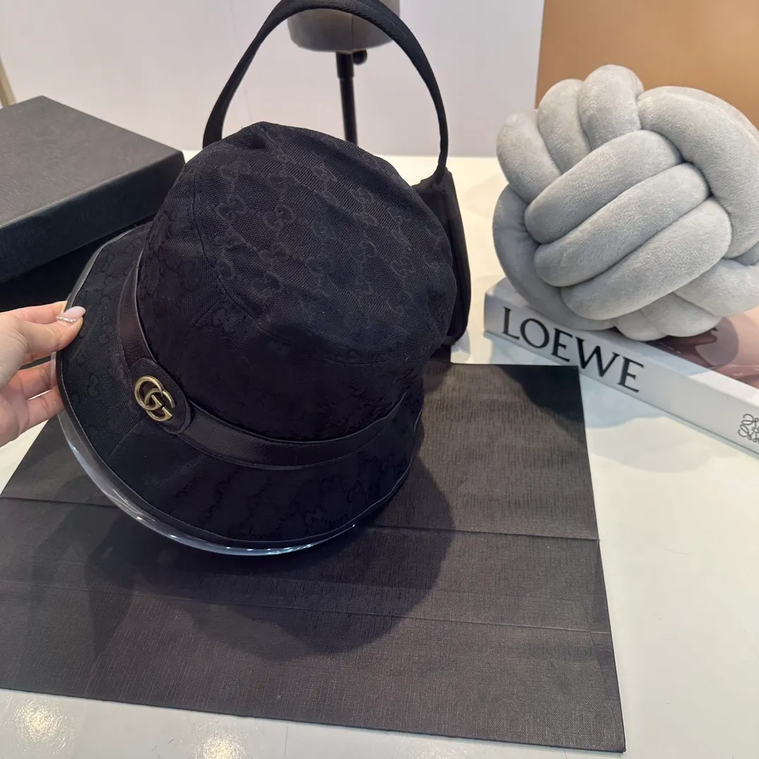 P100 Gucci fisherman hat GUCCI pigskin original quality is now available 🔥🎩 The craftsmanship is very exquisite, high-end and classy! Low-key luxury, easy to carry! Running volume!