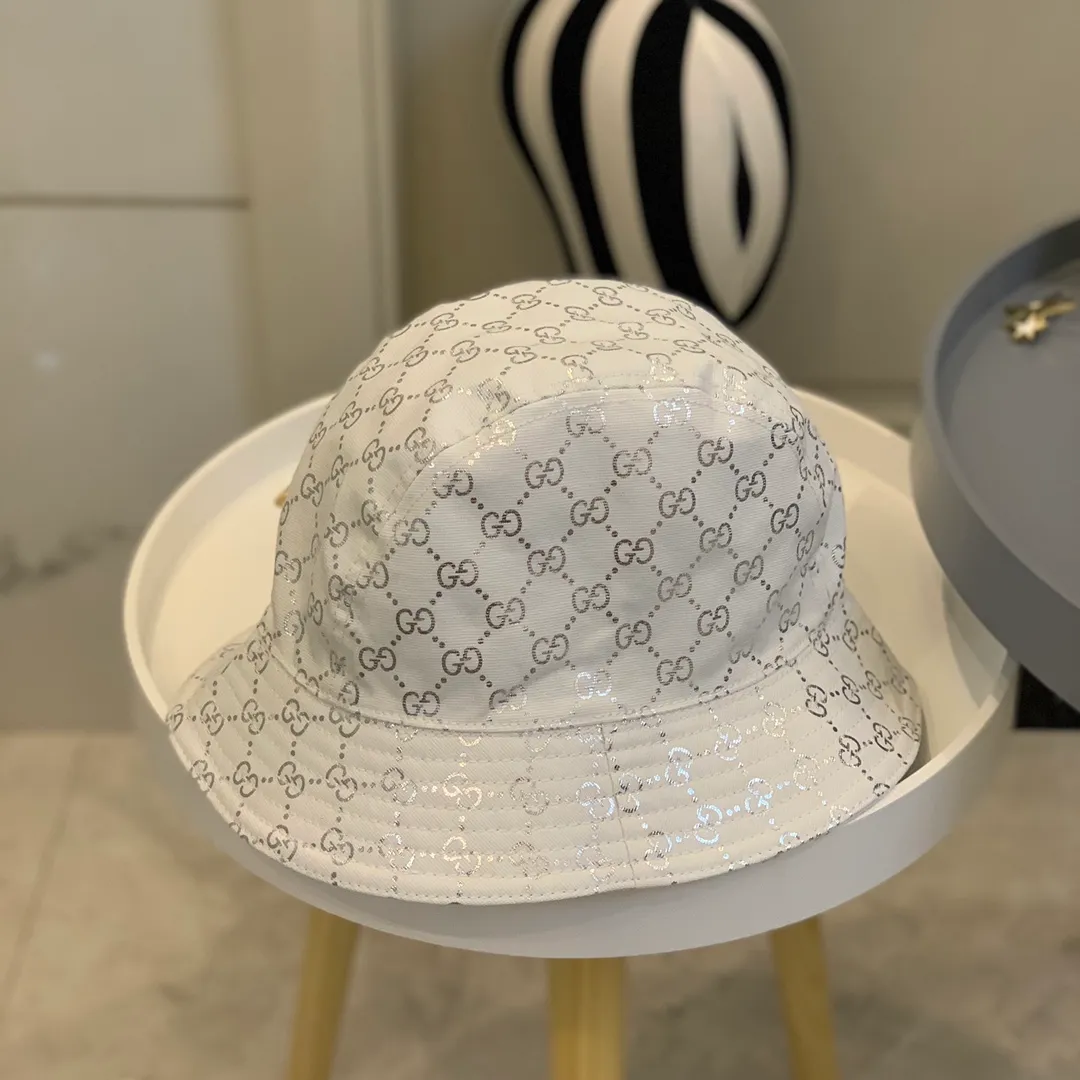 P100 European counters synchronized! Gucci/Gucci 20 early autumn new style white fisherman hat with full logo and flashing silver logo, full of big-name luxury, original blue satin lining, high-end! Head circumference:57cm