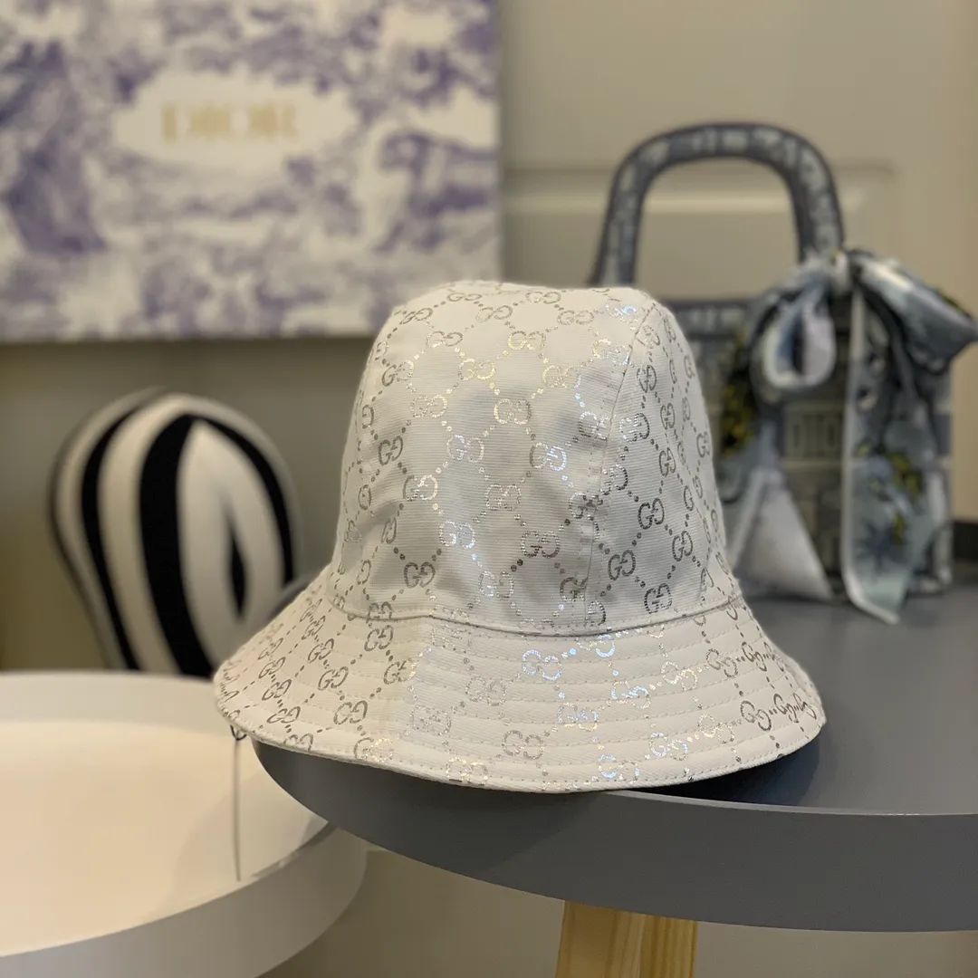 P100 European counters synchronized! Gucci/Gucci 20 early autumn new style white fisherman hat with full logo and flashing silver logo, full of big-name luxury, original blue satin lining, high-end! Head circumference:57cm