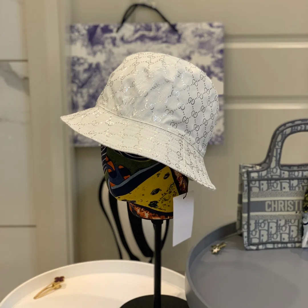 P100 European counters synchronized! Gucci/Gucci 20 early autumn new style white fisherman hat with full logo and flashing silver logo, full of big-name luxury, original blue satin lining, high-end! Head circumference:57cm