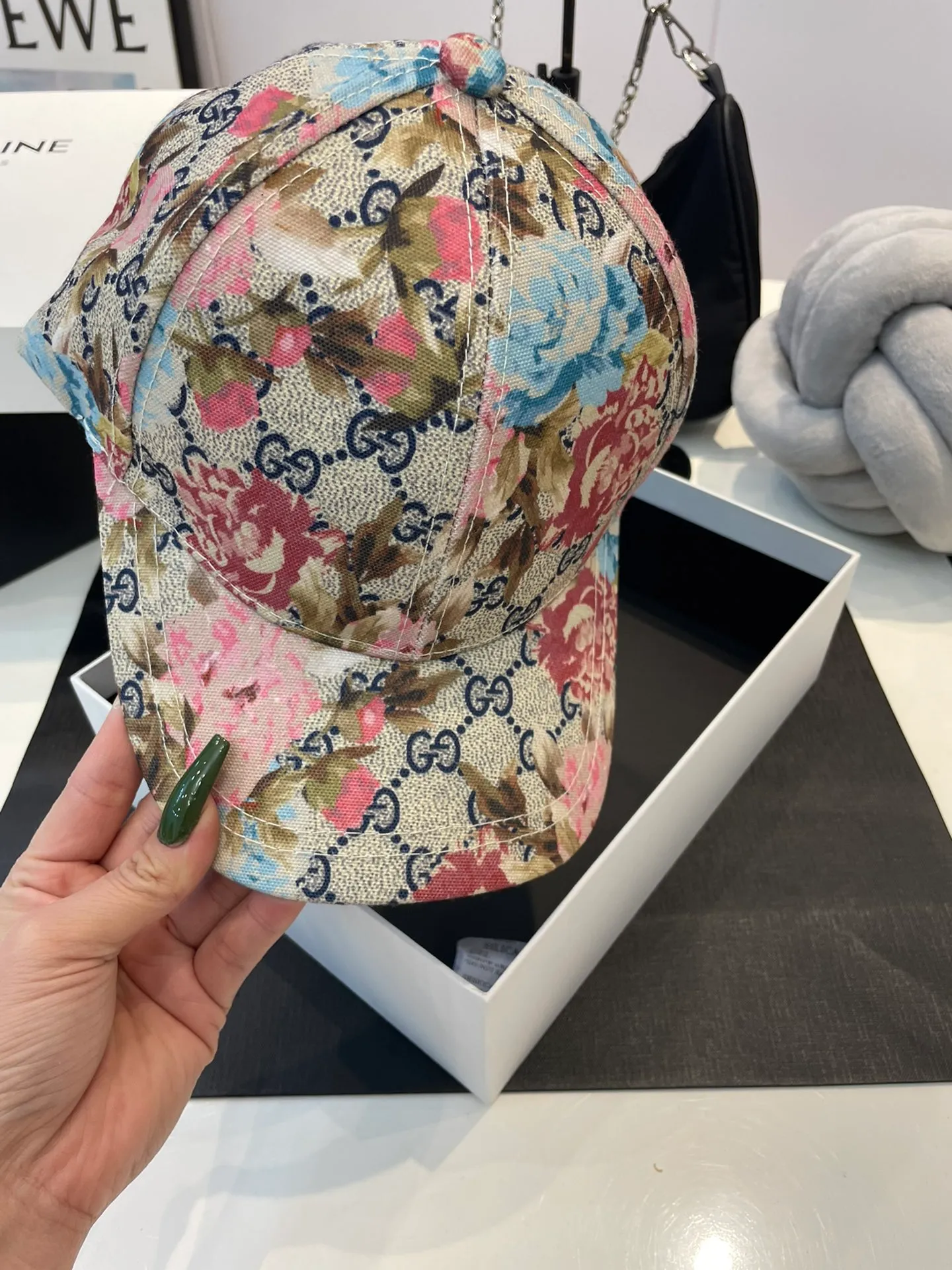 P60 GUCCI Gucci GG Supreme floral print baseball cap