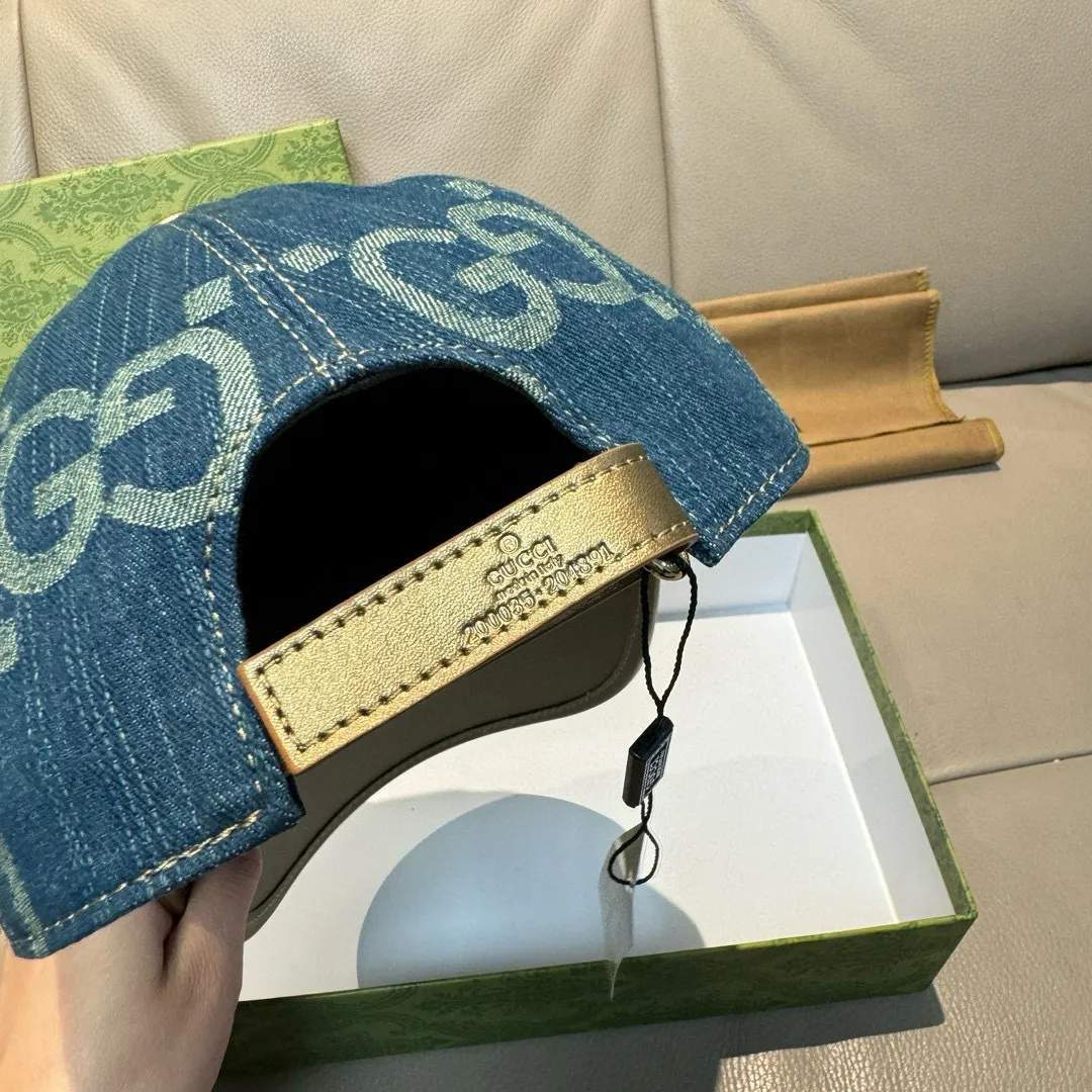 P90, Gucci (Gucci) new original baseball cap, large double G leather, best-selling model at the counter, 1:1 mold customization, original canvas fabric + first-layer cowhide, fashionable and handsome! The quality is great, the basic head circumference is 56cm, and the patch is adjustable.