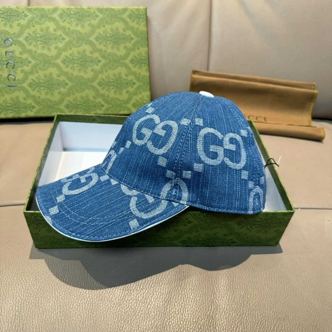 p90., Gucci Gucci’s new original baseball cap, large double G, 1:1 mold opening and customization at the counter, perfect matching pattern, original canvas fabric + first-layer cowhide, light and breathable! The basic head circumference is 56cm, and the patch is adjustable.