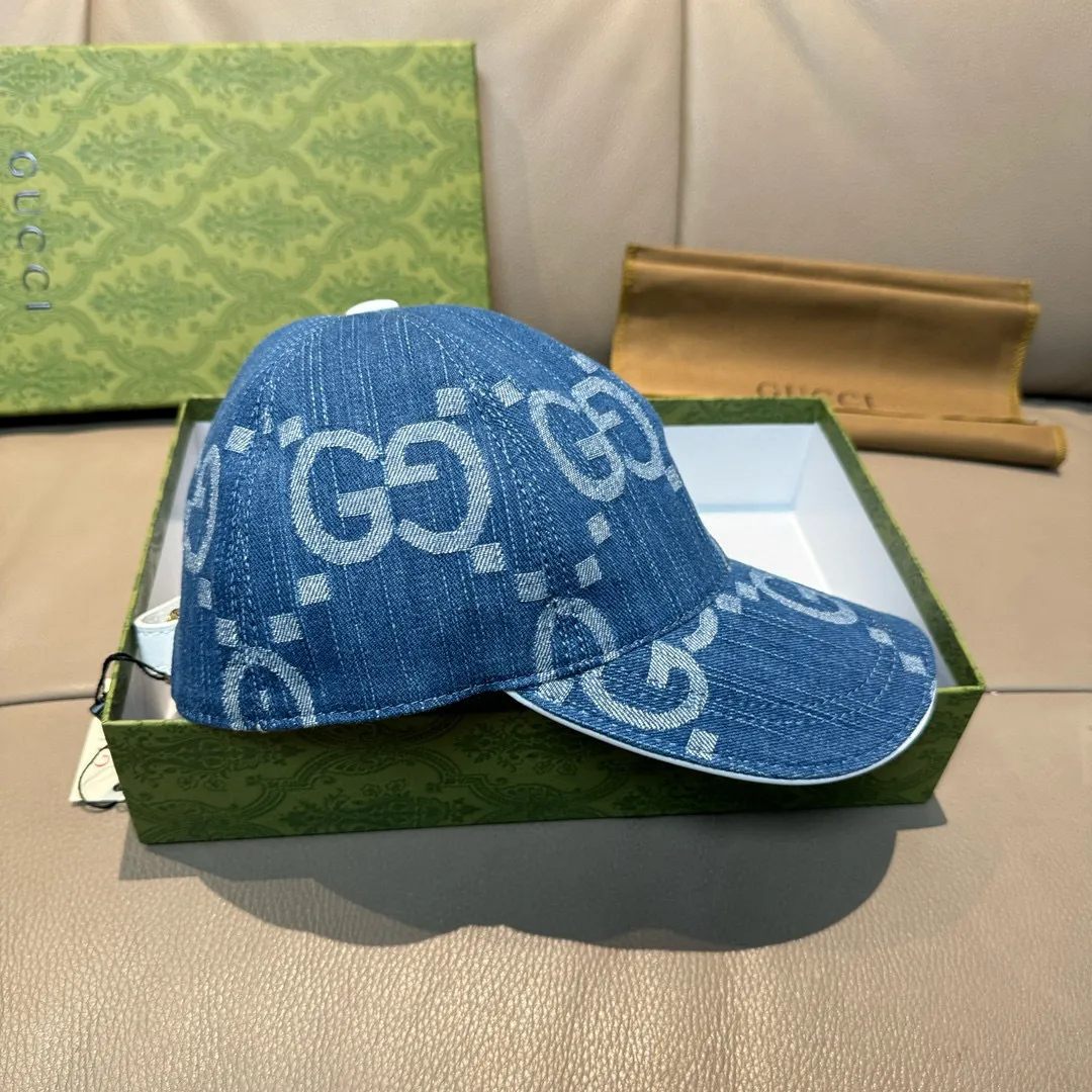 p90., Gucci Gucci’s new original baseball cap, large double G, 1:1 mold opening and customization at the counter, perfect matching pattern, original canvas fabric + first-layer cowhide, light and breathable! The basic head circumference is 56cm, and the patch is adjustable.