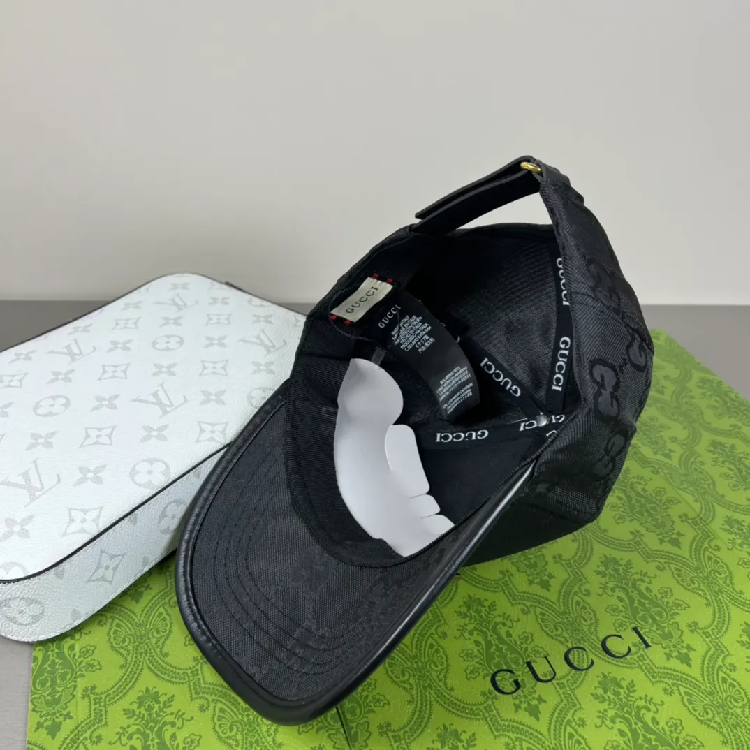 P50💰Gucci Baseball Cap♥️GUCCI🧢Official website new product, baseball cap, original quality, hot arrival 🔥🎩 The craftsmanship is very exquisite, high-end and classy! Low-key luxury, easy to carry! Running volume!