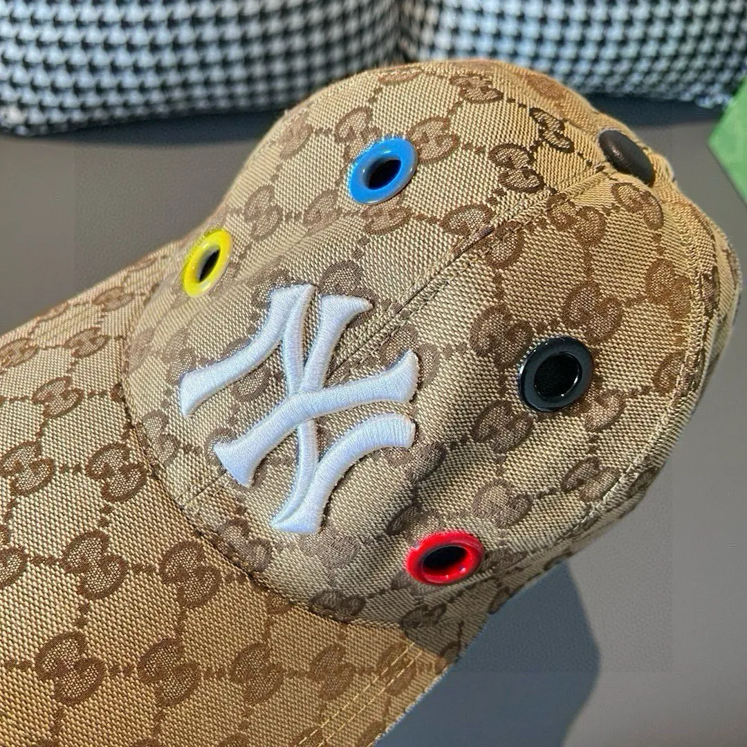 Batch 90 NY&Gucci (Gucci) cooperation baseball cap, the latest model in the counter, NY embroidery, 1:1 mold customization, original breathable sail fabric + first layer of cowhide, perfect details, original quality, exclusive physical shooting, suitable for men and women.  , 3 colors are in stock at the counter!