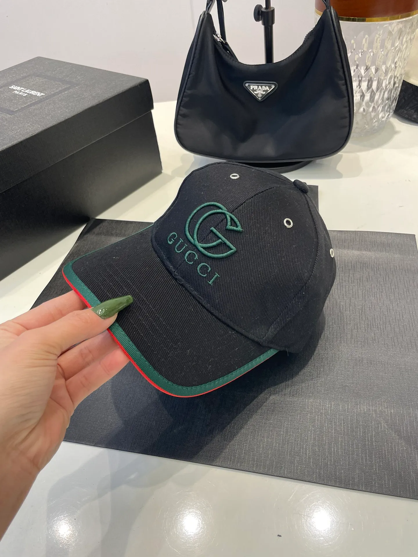 P80 GUCCI Baseball Cap🧢The new Gucci baseball cap from the official website, the original quality is very popular 🔥🎩 The craftsmanship is very exquisite, the high-end atmosphere is high-end! Low-key luxury, easy to carry! Running volume