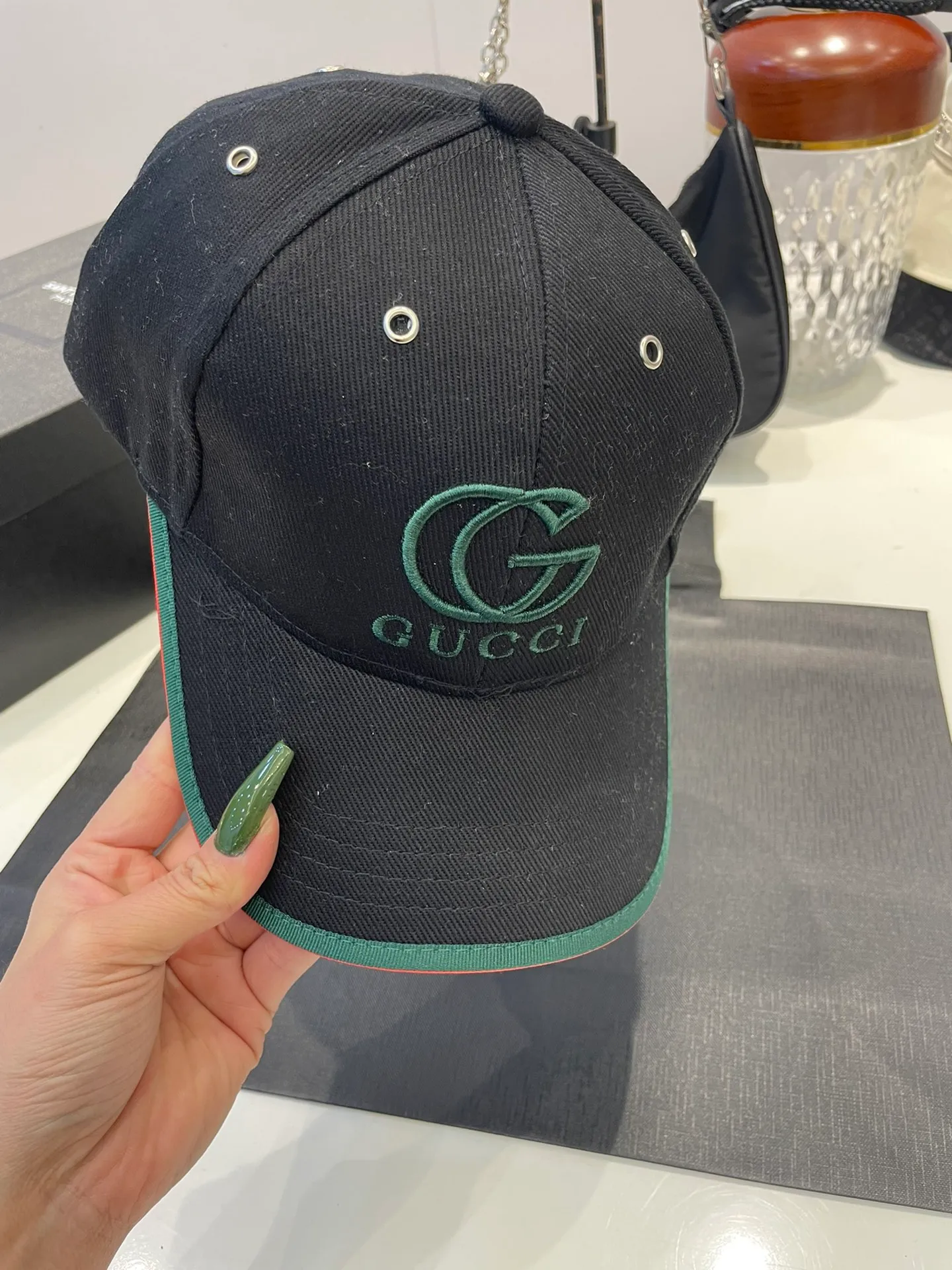 P80 GUCCI Baseball Cap🧢The new Gucci baseball cap from the official website, the original quality is very popular 🔥🎩 The craftsmanship is very exquisite, the high-end atmosphere is high-end! Low-key luxury, easy to carry! Running volume