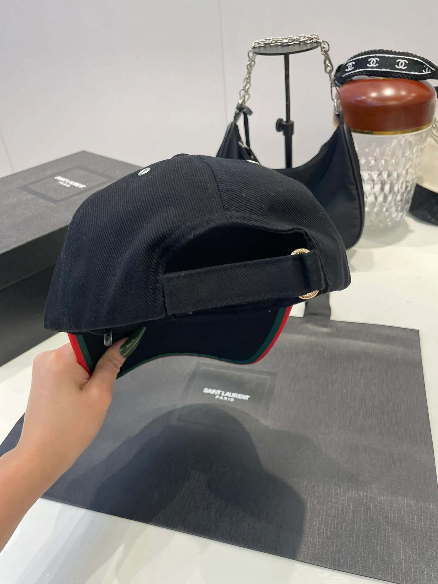 P80 GUCCI Baseball Cap🧢The new Gucci baseball cap from the official website, the original quality is very popular 🔥🎩 The craftsmanship is very exquisite, the high-end atmosphere is high-end! Low-key luxury, easy to carry! Running volume