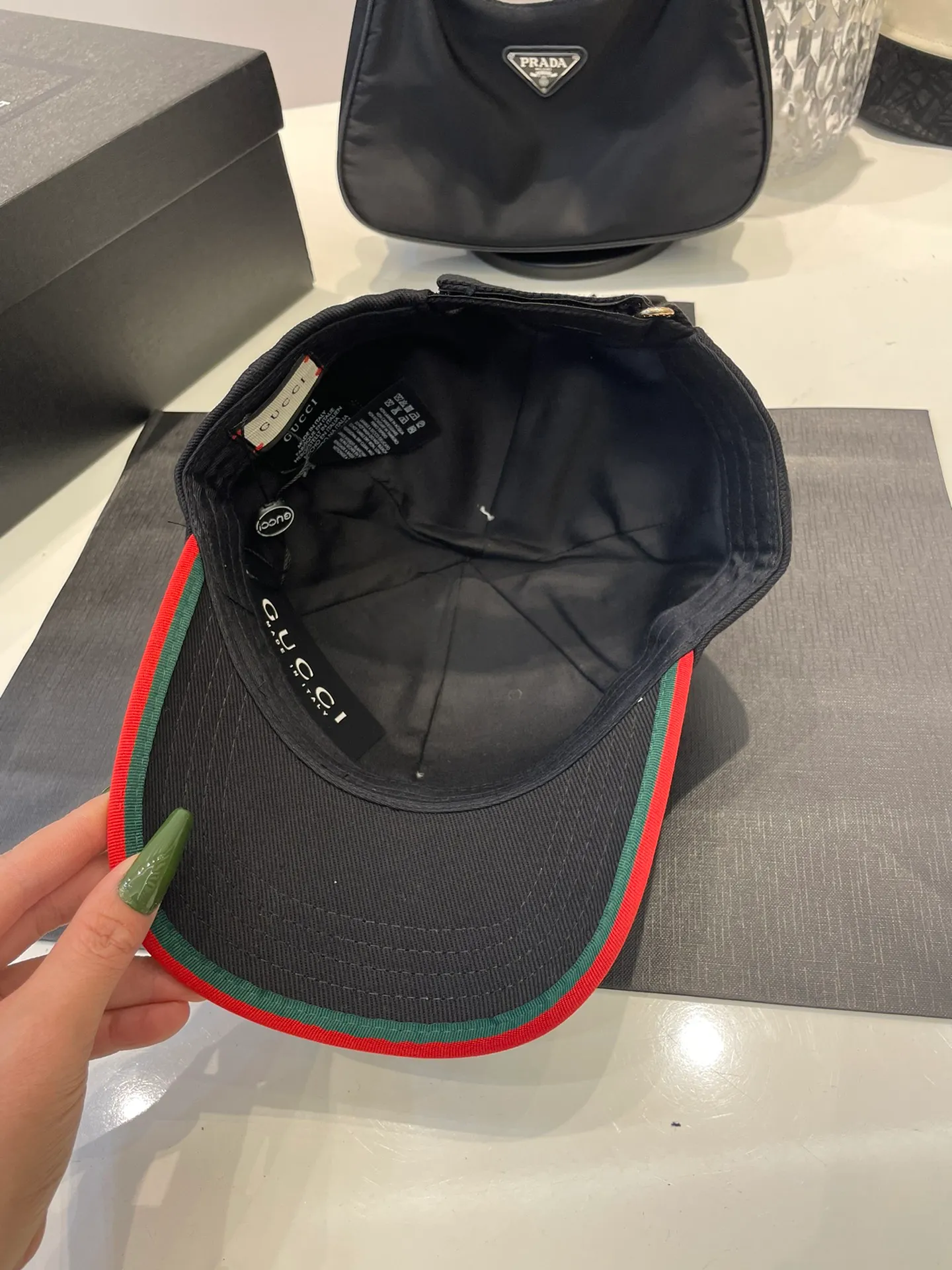 P80 GUCCI Baseball Cap🧢The new Gucci baseball cap from the official website, the original quality is very popular 🔥🎩 The craftsmanship is very exquisite, the high-end atmosphere is high-end! Low-key luxury, easy to carry! Running volume