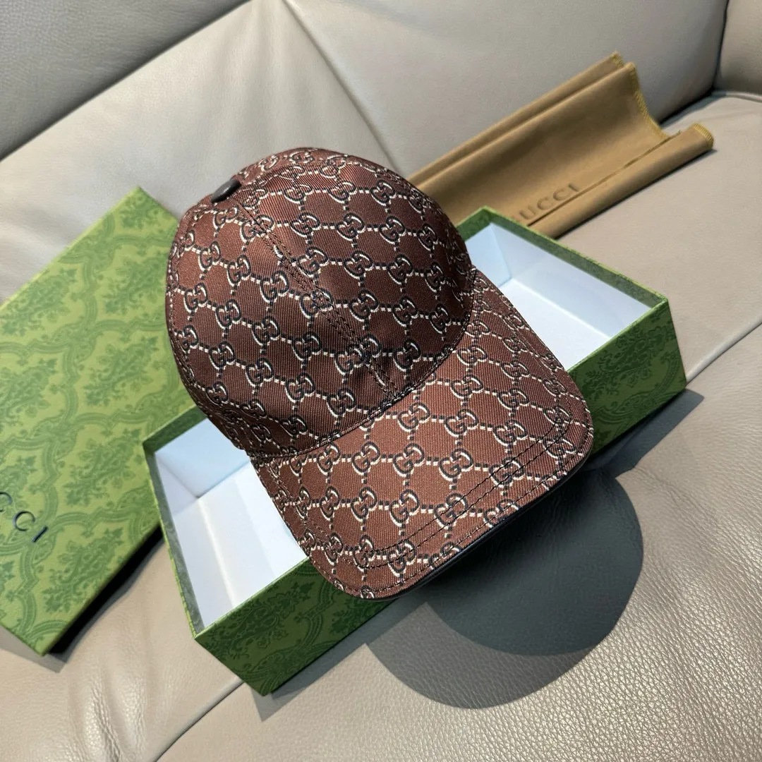 p90, Gucci (Gucci) new original baseball cap, silk screen logo, 1:1 mold opening and customization at the counter, original canvas fabric + first layer of cowhide, pure cotton lining, light and breathable! The quality is great, the basic head circumference is 56cm, and the patch is adjustable.