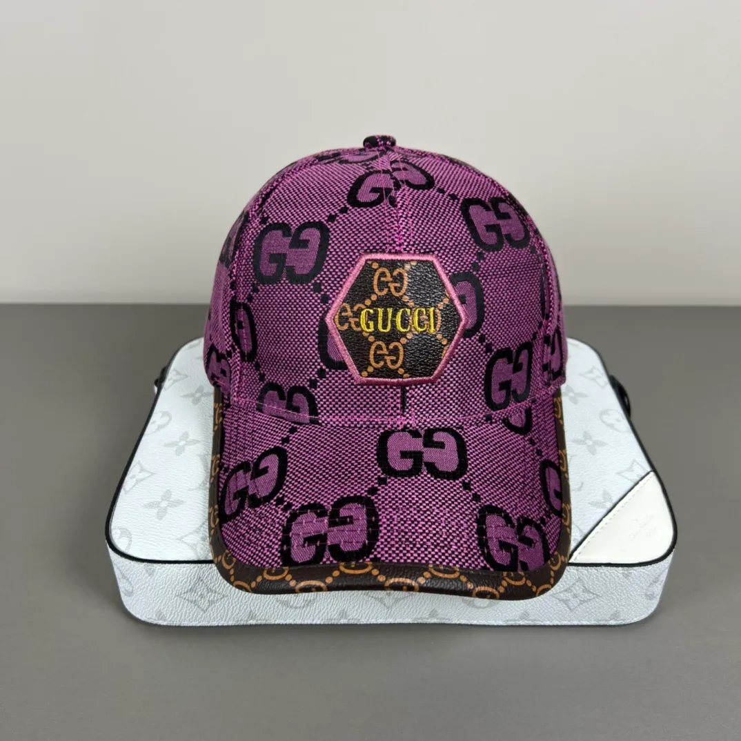 P56💰Gucci Baseball Cap♥️GUCCI🧢Official website new product, baseball cap, original quality, hot arrival 🔥🎩 The craftsmanship is very exquisite, high-end and classy! Low-key luxury, easy to carry! Running volume!