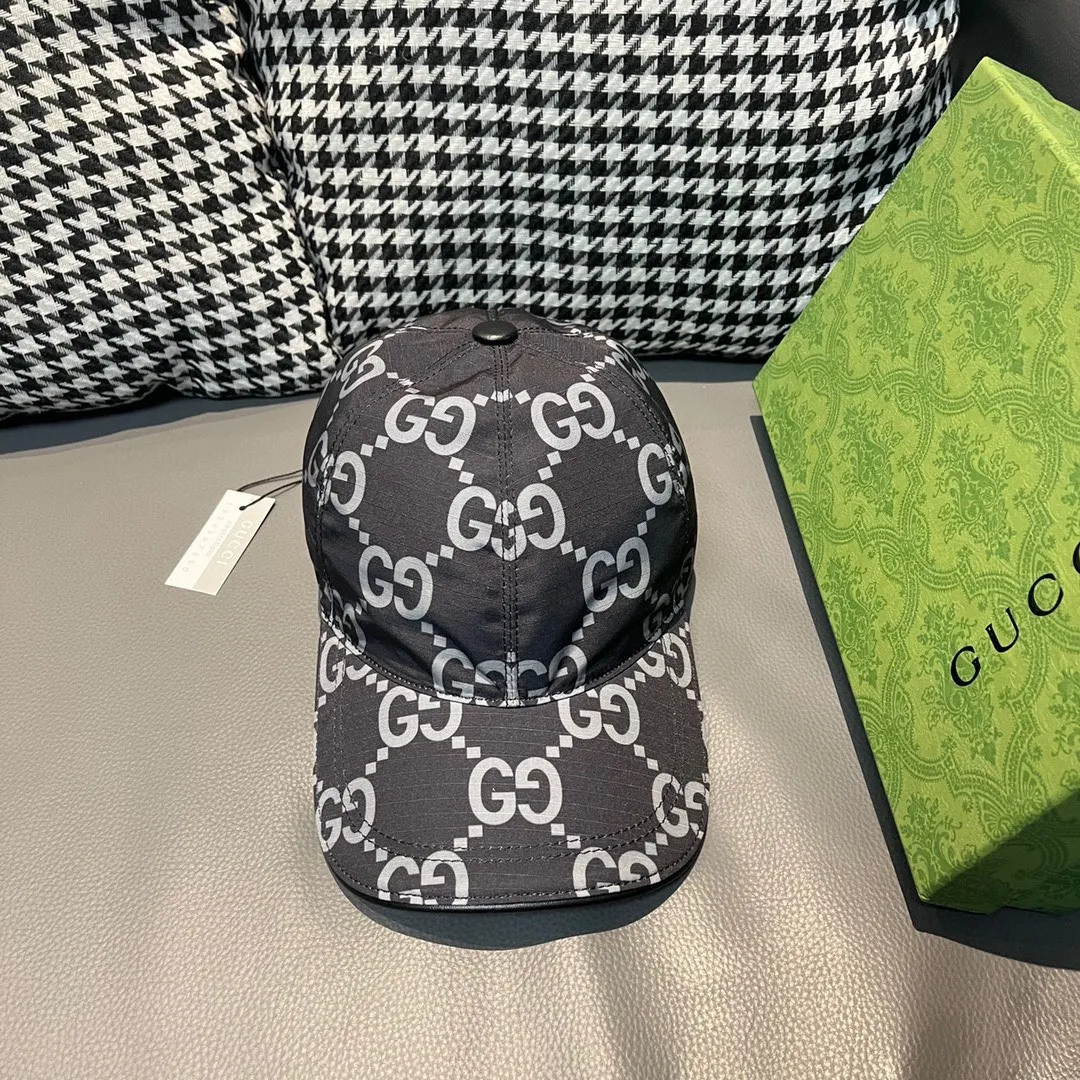 🉐️90 New models shipped from the official website. Comes with a packaging bag. Gucci's latest original baseball cap, large double G, custom-made at a 1:1 mold at the counter, perfect pattern, original canvas fabric + first-layer cowhide, light and breathable! The basic head circumference is 56cm, and the patch is adjustable.